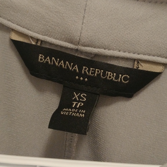 Banana Republic Grey Sleeveless blouse - Picture 4 of 4
